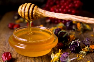 Черная редька и мед: особенности использования для лечения кашля