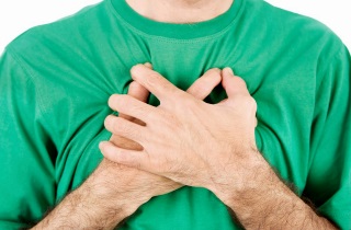Кашель с болью в груди: причины и лечение
